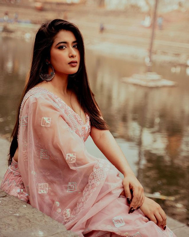 Staggering Glamour Show Of Nikita Sharma In New York